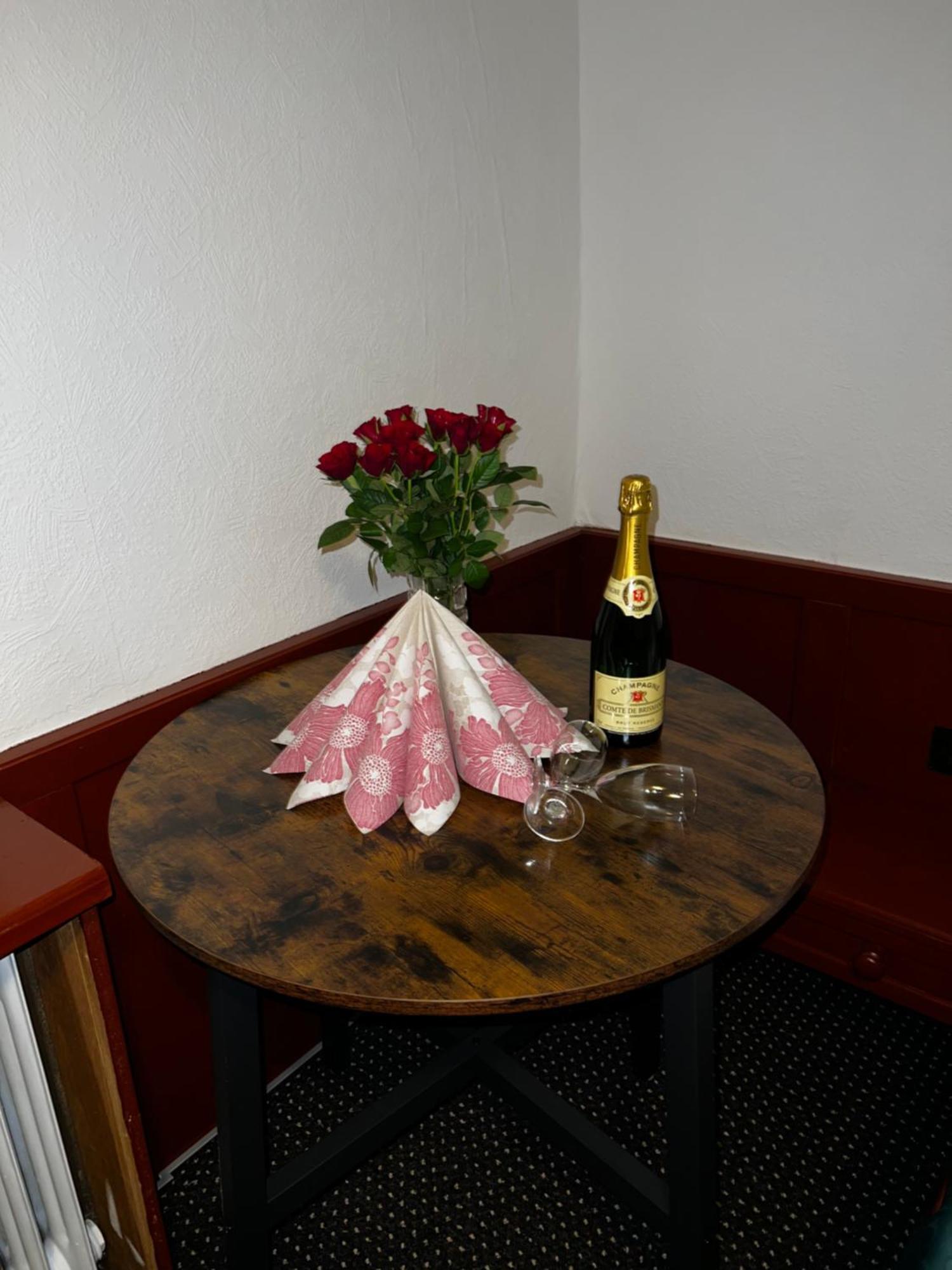Gasthof Stern Asteri Frickenhausen  エクステリア 写真